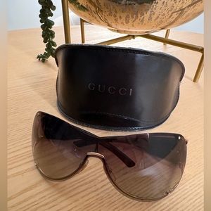 Gucci sunglasess with the tortoise detailing